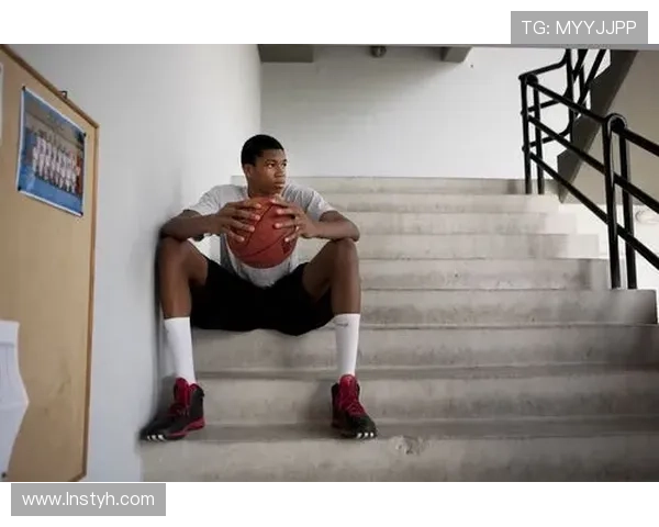 字母哥开局惊艳表现场均36分14板助攻数据令人瞩目